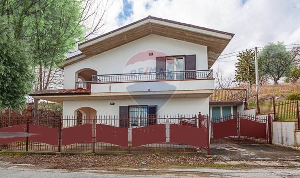 casa indipendente in vendita a Civitella Casanova in zona Vestea