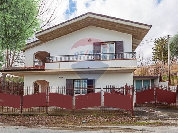 casa indipendente in vendita a Civitella Casanova in zona Vestea