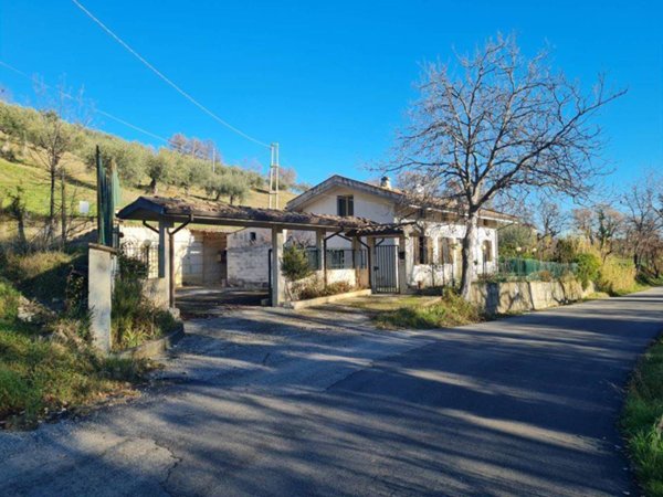 casa indipendente in vendita a Civitella Casanova