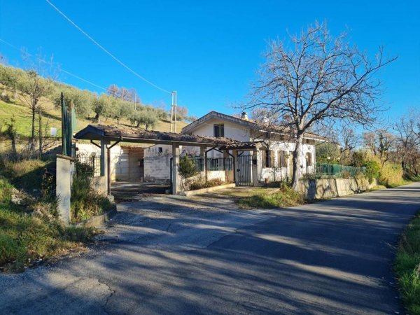 casa indipendente in vendita a Civitella Casanova