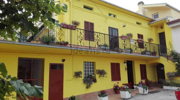 casa semindipendente in vendita a Civitella Casanova