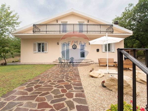 casa indipendente in vendita a Civitella Casanova