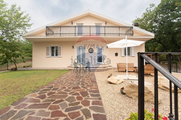 casa indipendente in vendita a Civitella Casanova