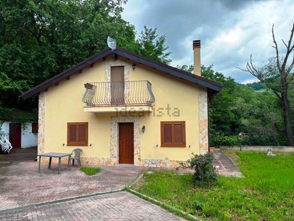 casa indipendente in vendita a Civitella Casanova in zona Vestea