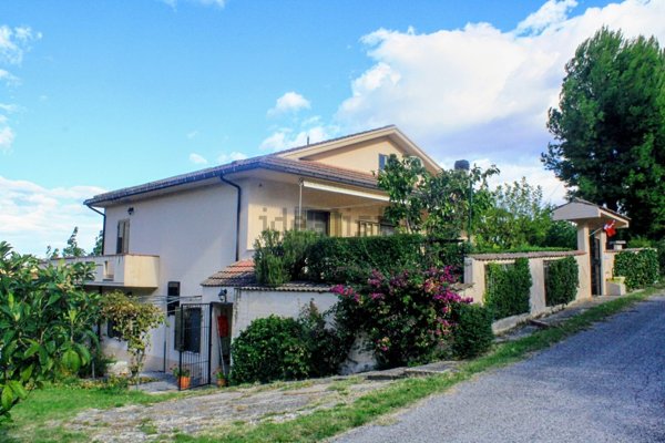 casa indipendente in vendita a Civitella Casanova