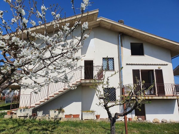 casa indipendente in vendita a Civitella Casanova