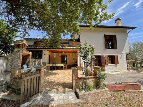 casa indipendente in vendita a Civitella Casanova