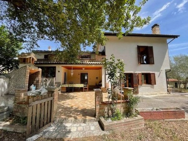 casa indipendente in vendita a Civitella Casanova