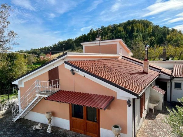 casa indipendente in vendita a Civitella Casanova