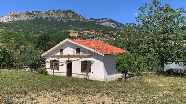 casa indipendente in vendita a Civitella Casanova