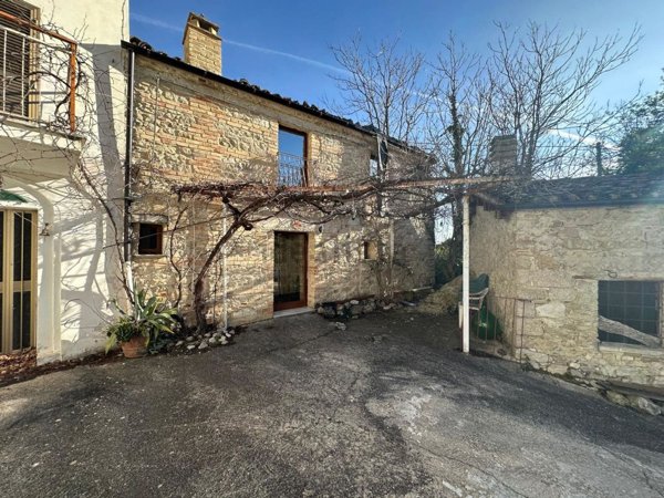 casa indipendente in vendita a Civitella Casanova