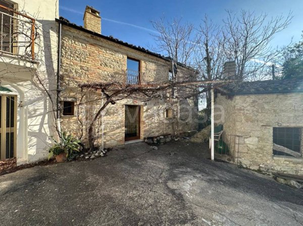 casa indipendente in vendita a Civitella Casanova in zona Colle della Guardia