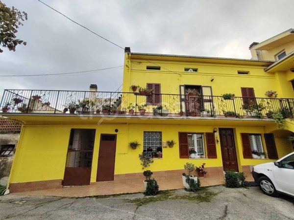 casa indipendente in vendita a Civitella Casanova in zona Baffo