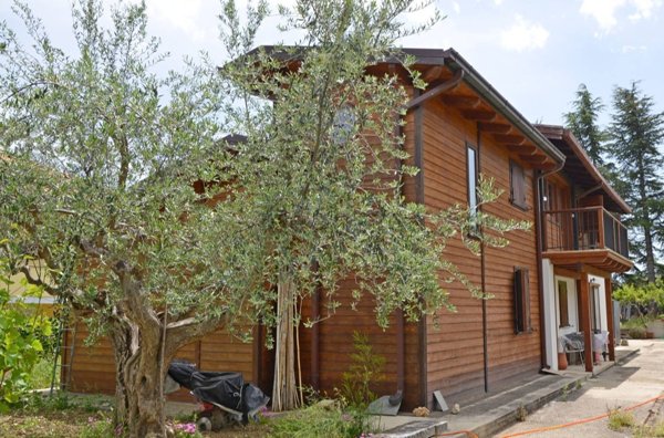 casa indipendente in vendita a Civitella Casanova in zona Colle della Guardia