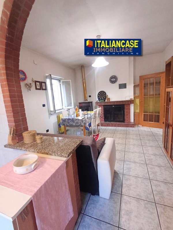 casa indipendente in vendita a Civitella Casanova in zona Colle della Guardia