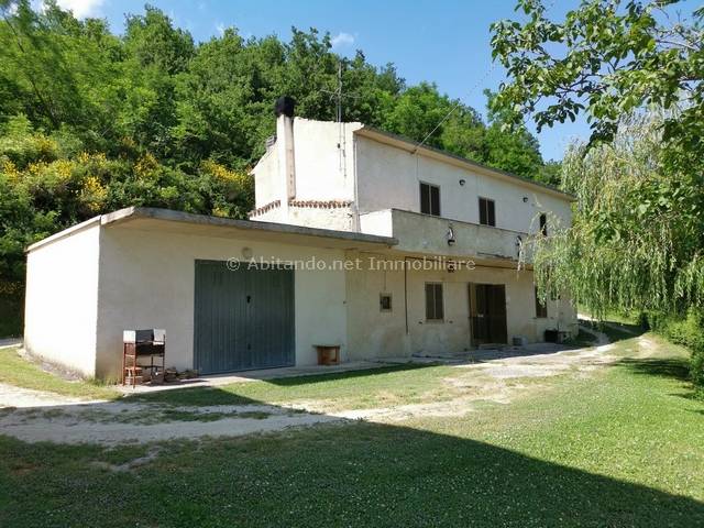 casa indipendente in vendita a Civitella Casanova in zona Vestea