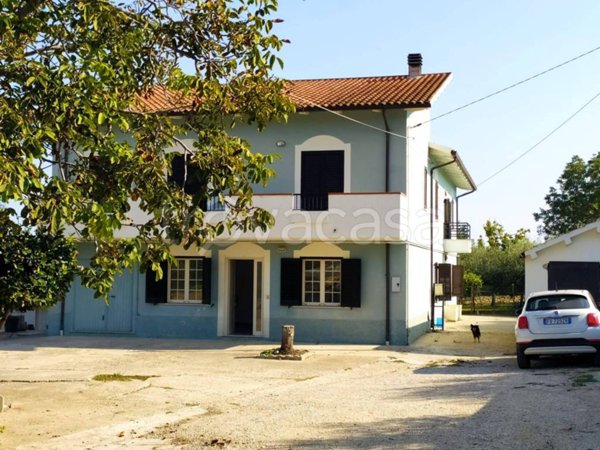 casa indipendente in vendita a Collecorvino in zona Congiunti
