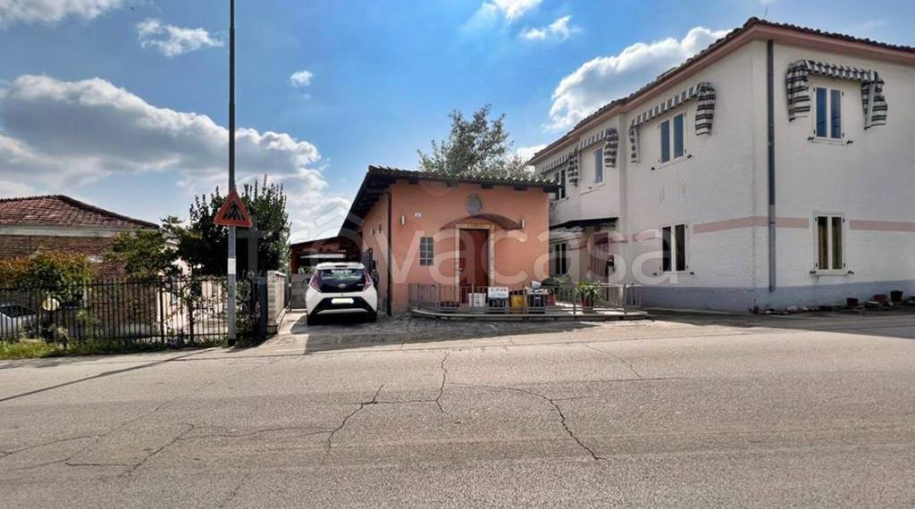 casa indipendente in vendita a Collecorvino in zona Barberi