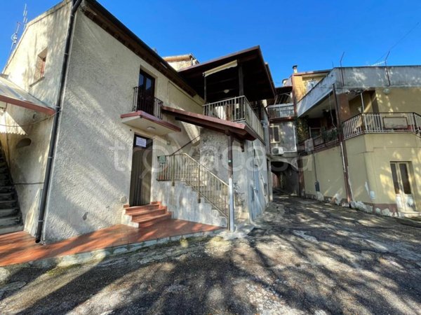 appartamento in vendita a Collecorvino in zona Santa Lucia