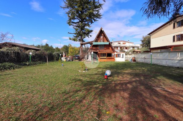 casa indipendente in vendita a Collecorvino