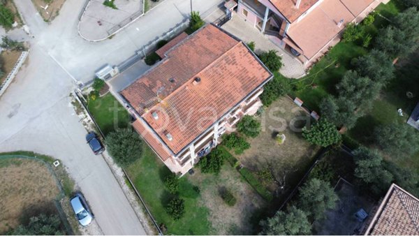 casa indipendente in vendita a Collecorvino in zona Barberi