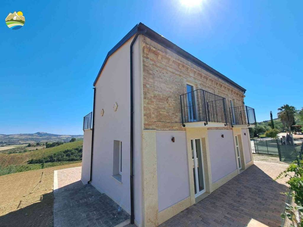 casa indipendente in vendita a Collecorvino