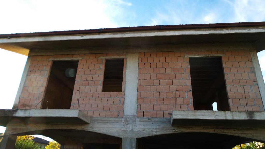 casa indipendente in vendita a Collecorvino in zona Barberi