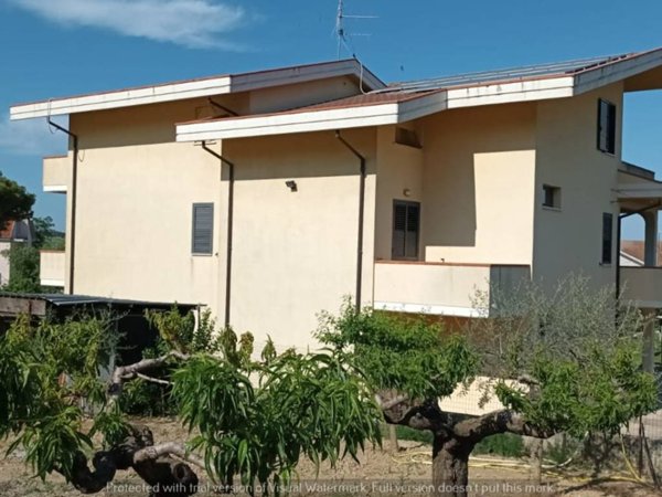 casa indipendente in vendita a Collecorvino in zona Congiunti