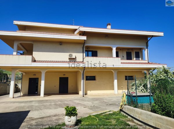 casa indipendente in vendita a Collecorvino in zona Congiunti