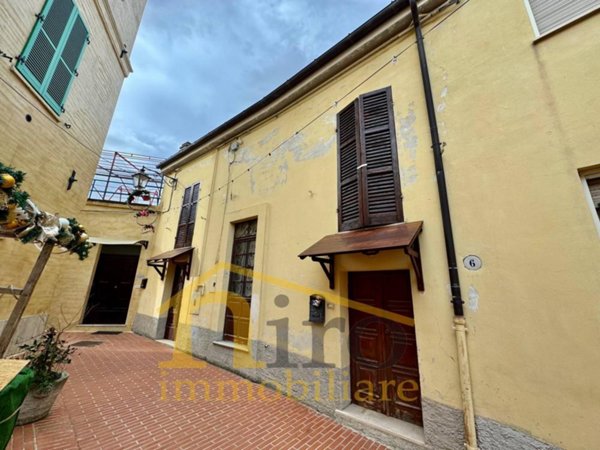 casa indipendente in vendita a Collecorvino