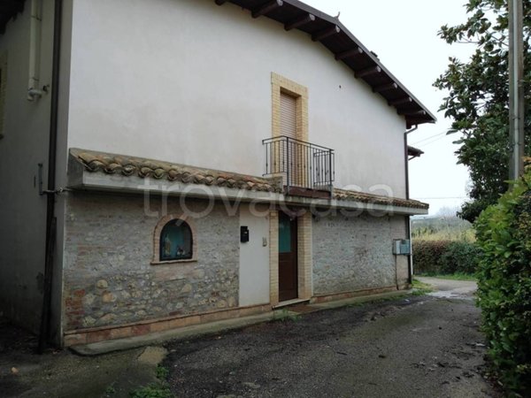 casa indipendente in vendita a Collecorvino
