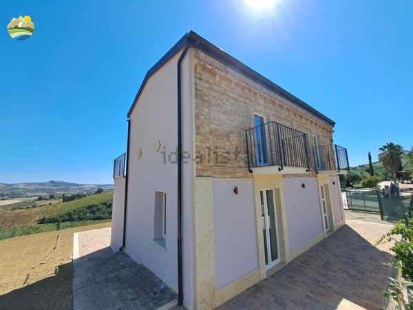 casa indipendente in vendita a Collecorvino