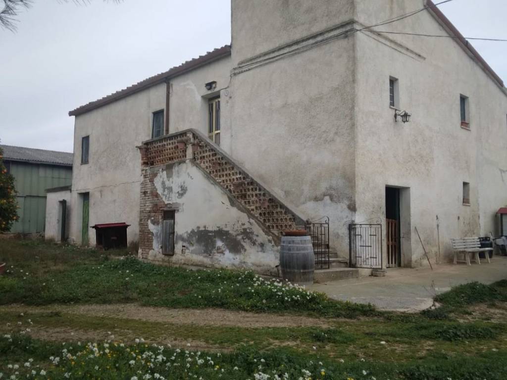 casa indipendente in vendita a Collecorvino in zona Barberi