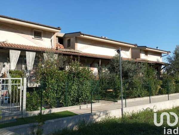 casa indipendente in vendita a Collecorvino in zona Barberi