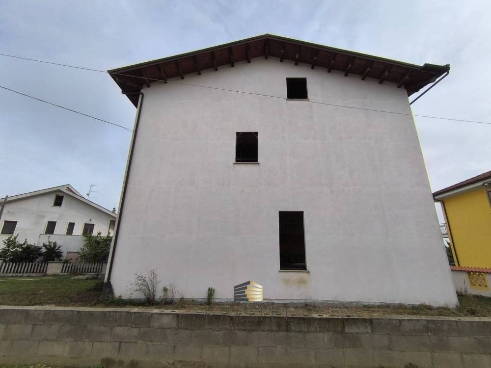 casa indipendente in vendita a Collecorvino in zona Congiunti