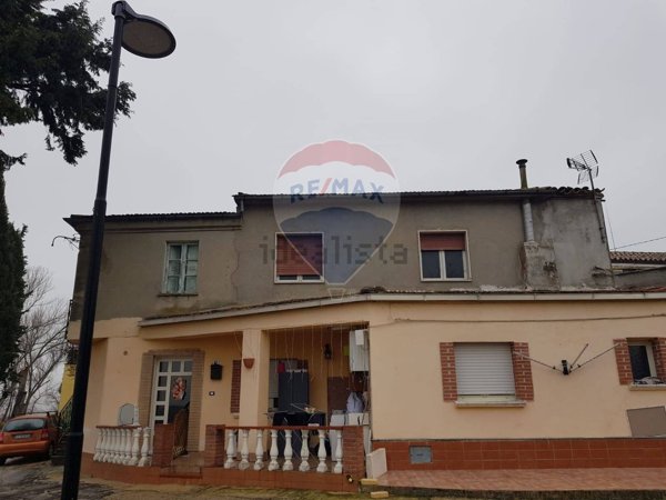 casa semindipendente in vendita a Collecorvino in zona Santa Lucia