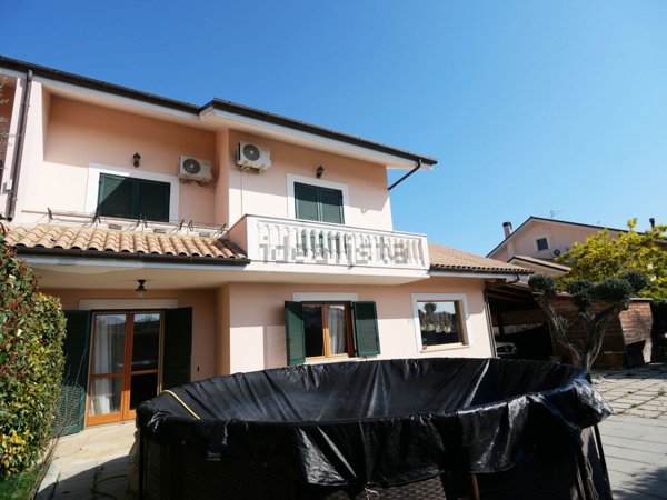 casa indipendente in vendita a Collecorvino