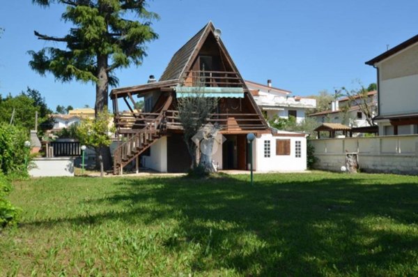 casa indipendente in vendita a Collecorvino