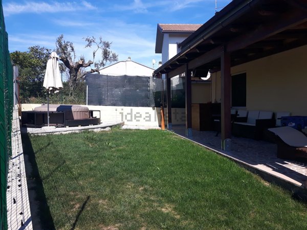 casa indipendente in vendita a Collecorvino