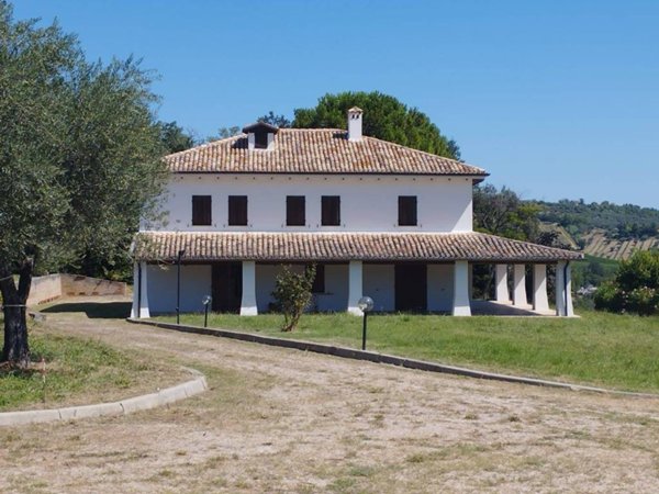casa indipendente in vendita a Collecorvino