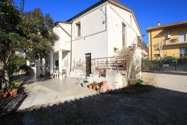 casa indipendente in vendita a Collecorvino
