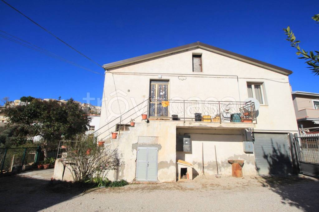 casa indipendente in vendita a Collecorvino