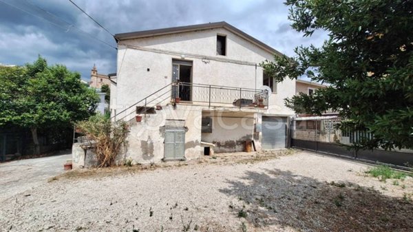 casa indipendente in vendita a Collecorvino in zona Barberi