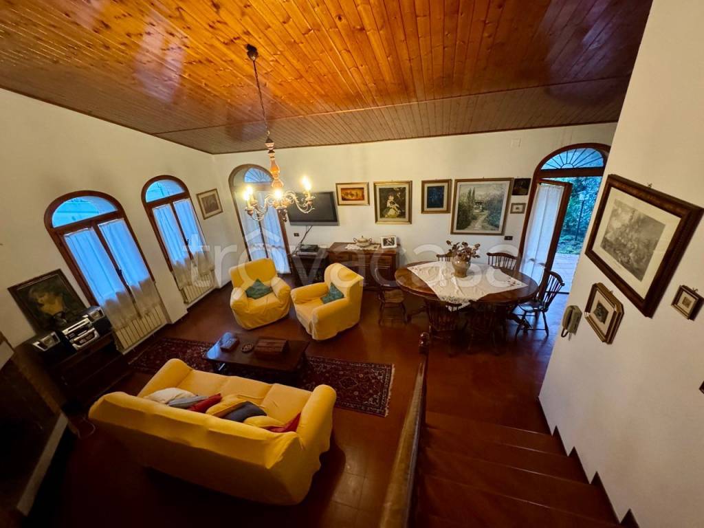 casa indipendente in vendita a Collecorvino in zona Santa Maria