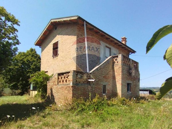 casa indipendente in vendita a Collecorvino in zona Caparrone