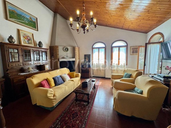 casa indipendente in vendita a Collecorvino in zona Santa Maria