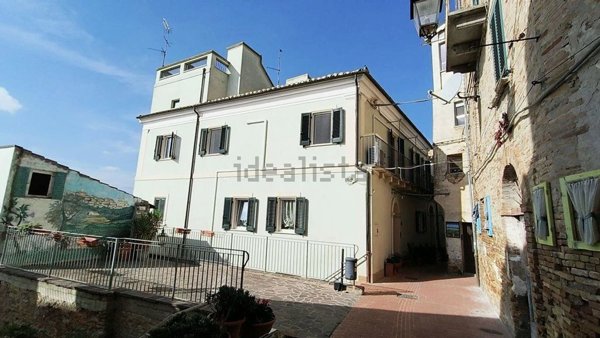 casa indipendente in vendita a Collecorvino