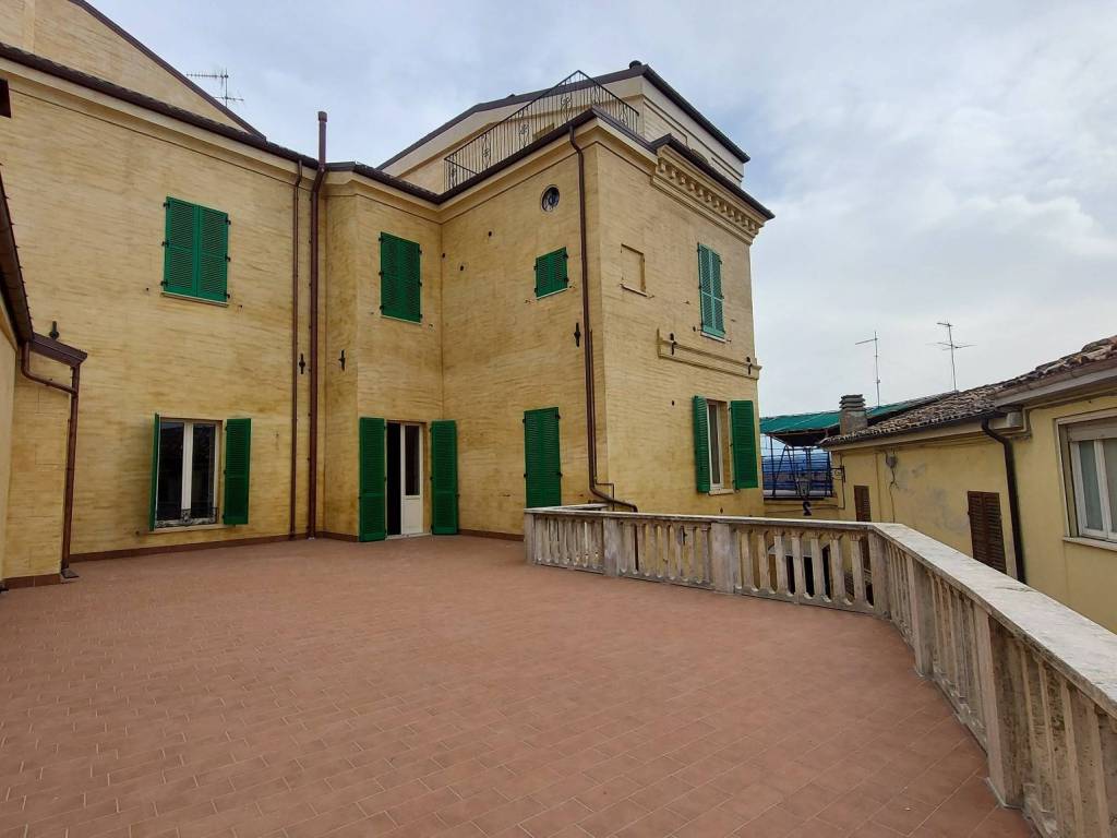 casa indipendente in vendita a Collecorvino
