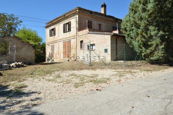 casa indipendente in vendita a Collecorvino