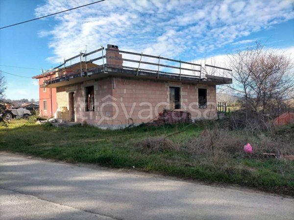casa indipendente in vendita a Collecorvino in zona Congiunti